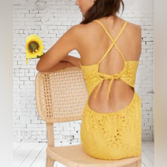 Andie Eyelet Halter Dress Medium NWT Pineapple Yellow Midi Length Boutique - Picture 2 of 3